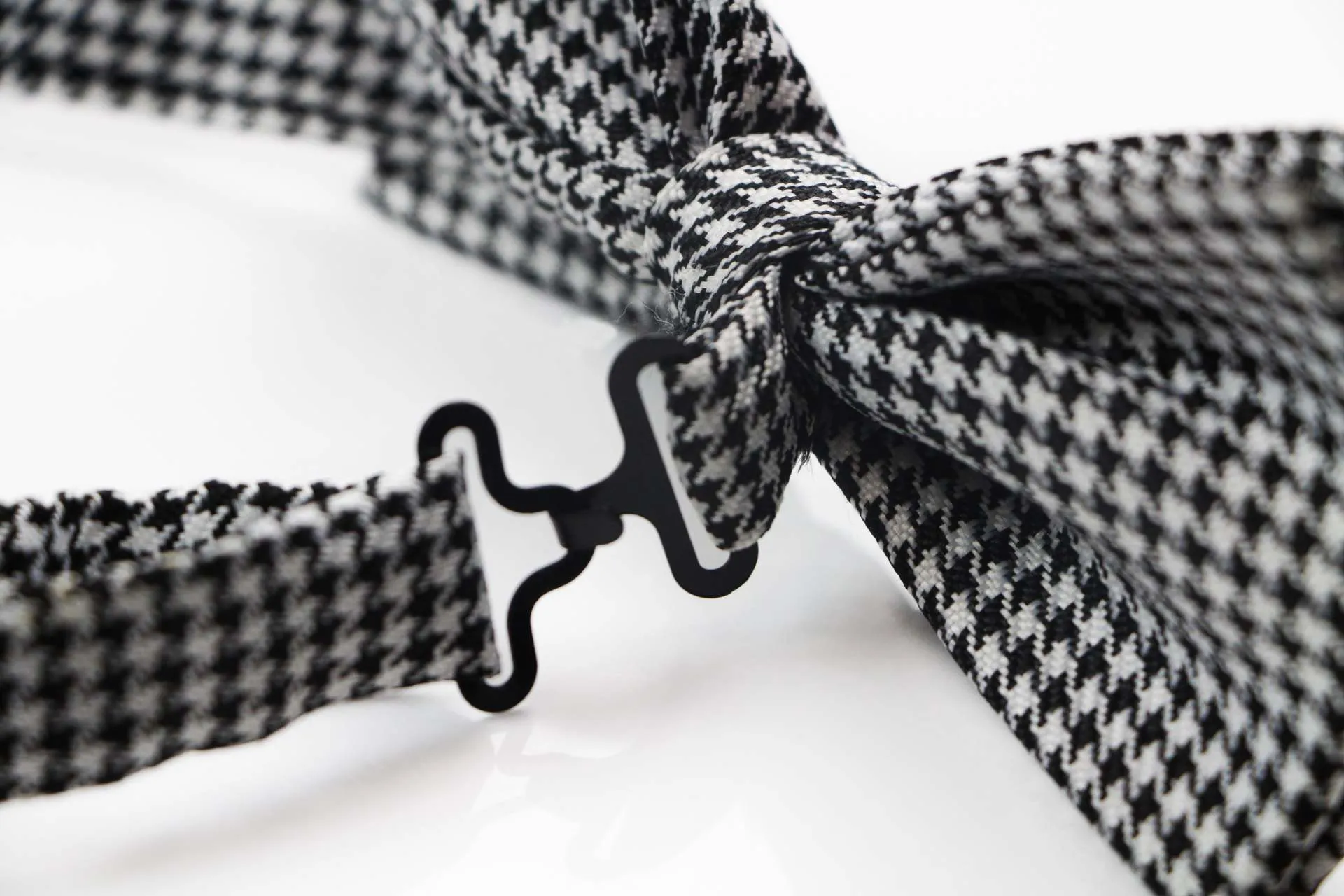 Mens Black & White Zig Zag Patterned Bow Tie