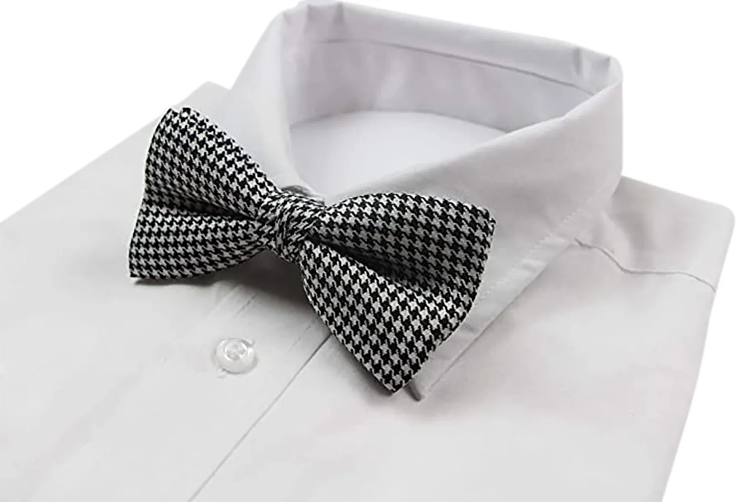 Mens Black & White Zig Zag Patterned Bow Tie