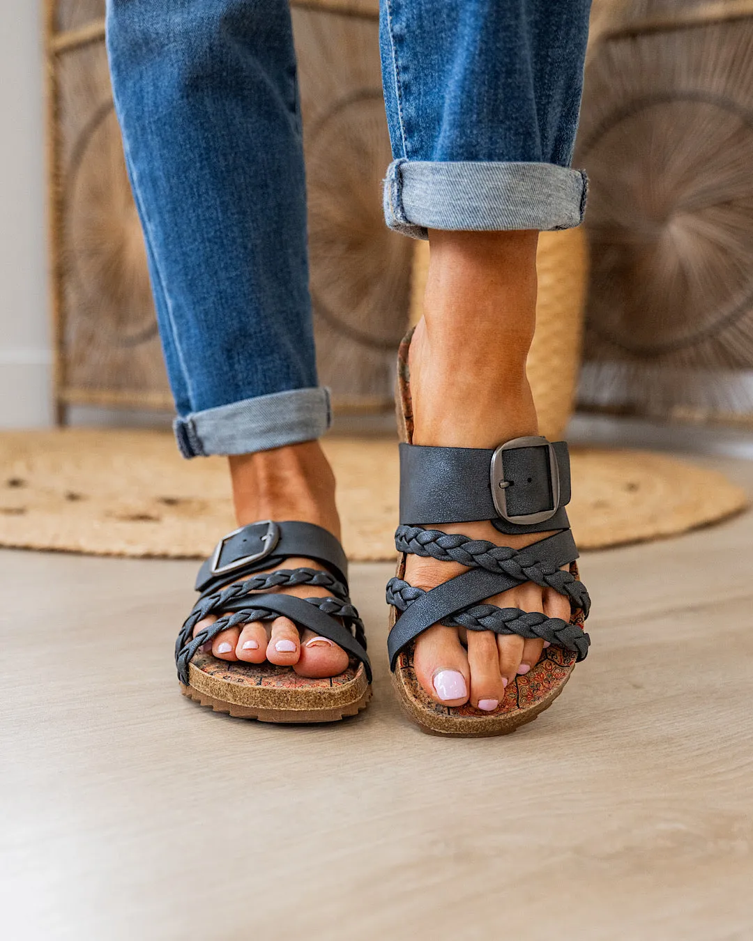 NEW! Very G Nora 3 Criss Cross Sandals - Black
