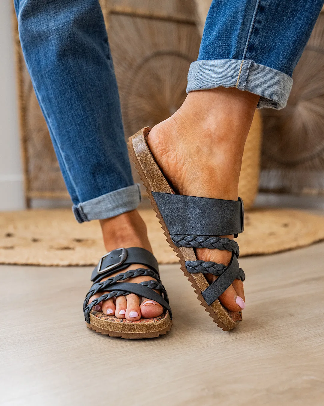 NEW! Very G Nora 3 Criss Cross Sandals - Black